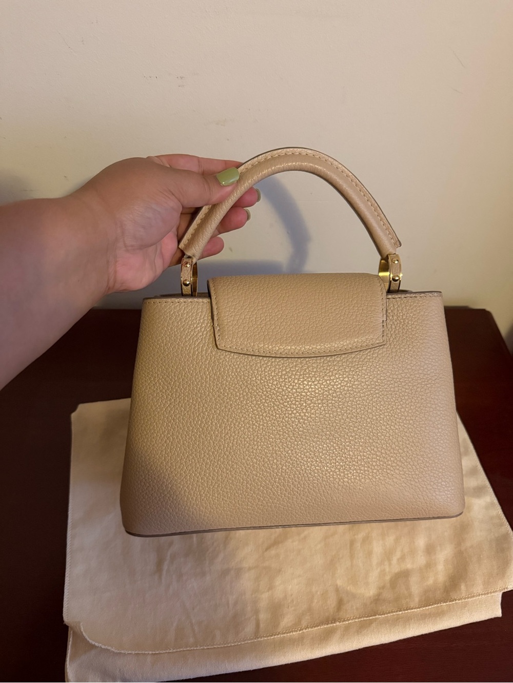 Louis Vuitton Beige Capucines Mini Satchel with Floral Stud Details - Picture 4 of 11